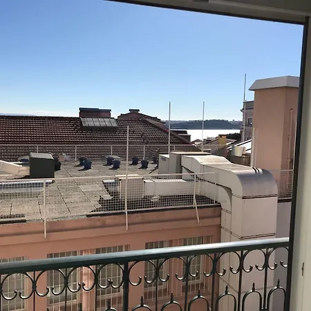 Happy At Chiado ליסבון