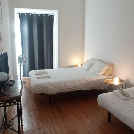 Happy At Chiado בית הארחה 3*