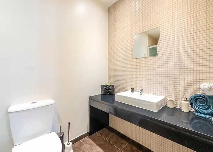 Happy At Chiado Гостевой дом Лиссабон